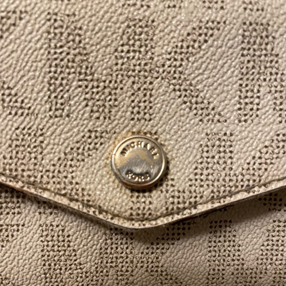 ✨ Michael Kors Crossbody 👛 - Picture 8 of 14